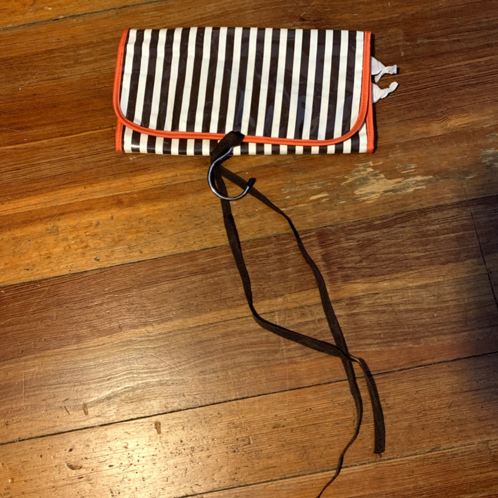 Rare HENRI BENDEL Black White Stripe Jewelry Makeup Roll Bag Hang Pouch Case NWT